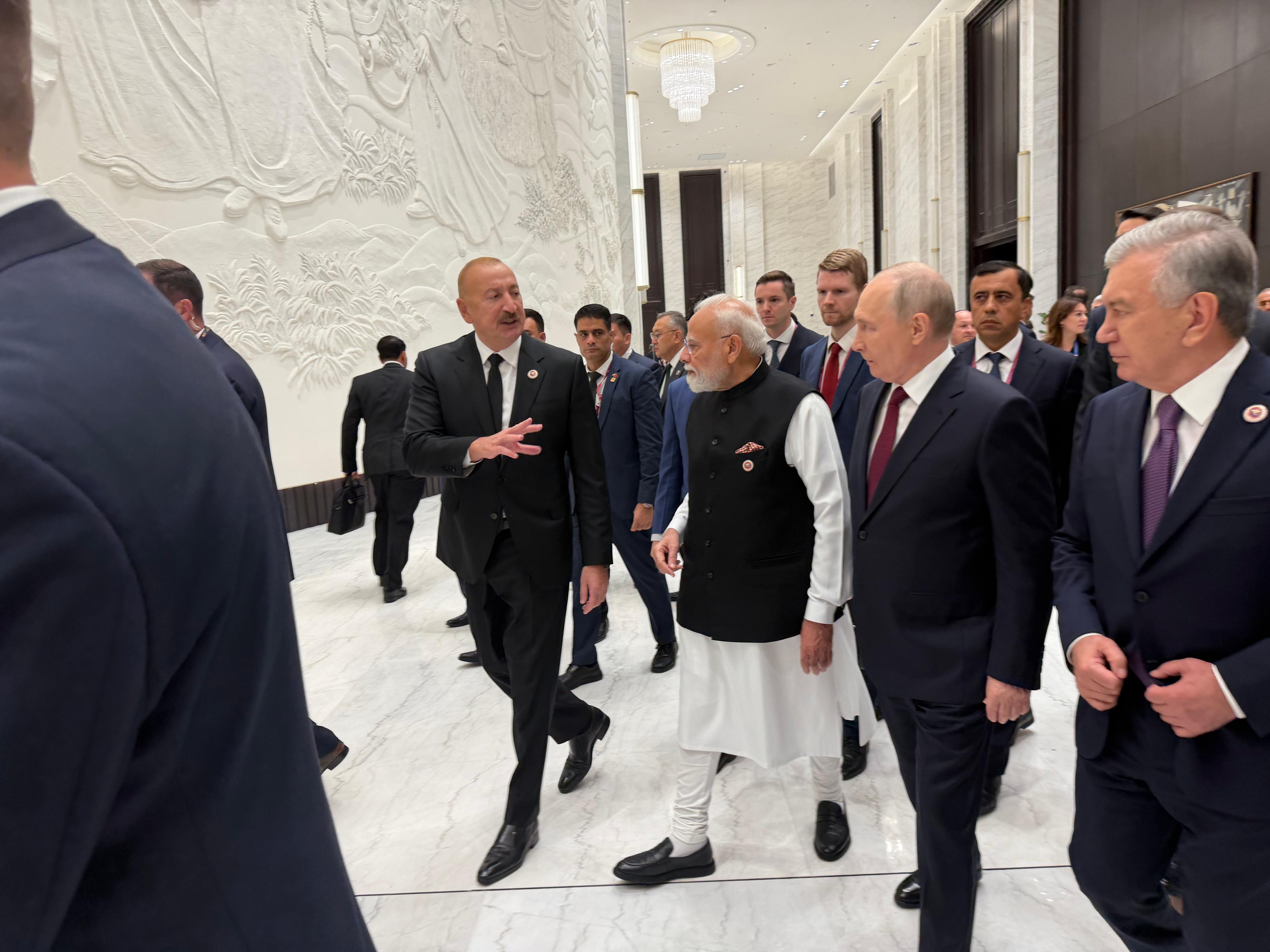 İlham Əliyev Modi ilə söhbətləşdi - FOTOLAR 2 8192bf5c b1f2 4240 a22a e1d8fa81444e