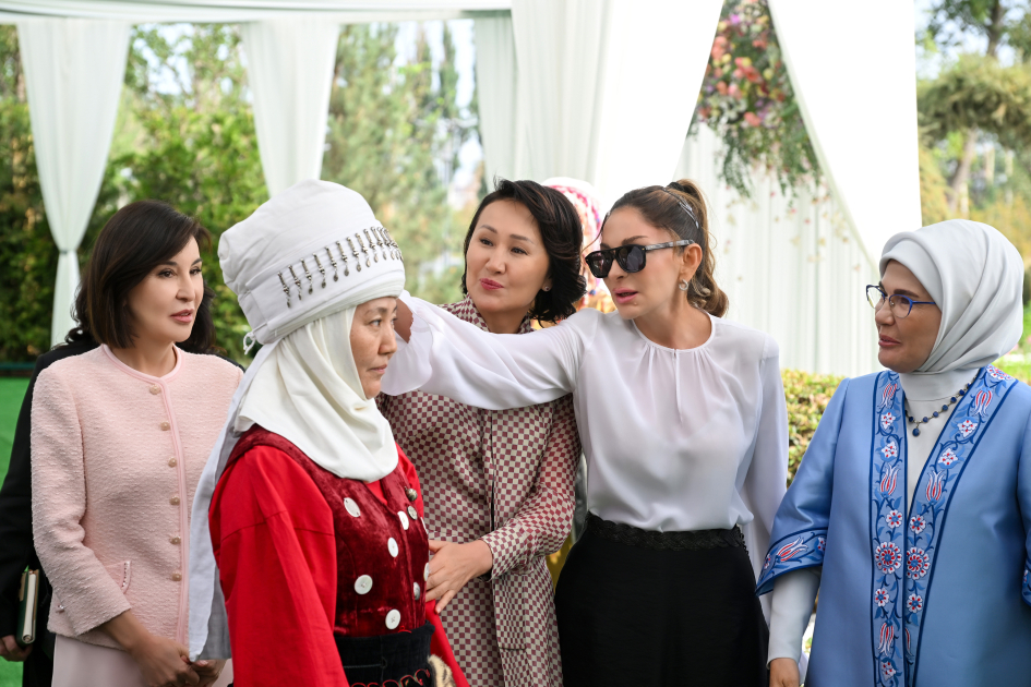 Beş ölkənin birinci xanımları Bişkekdə əl işləri sərgisində - FOTOLAR 11 10