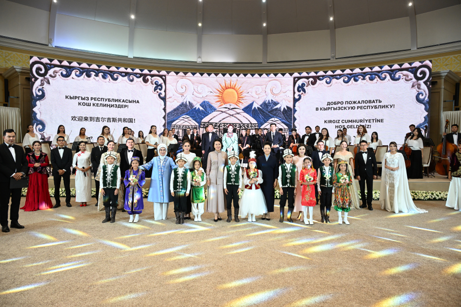 Beş ölkənin birinci xanımları Bişkekdə əl işləri sərgisində - FOTOLAR 21 20