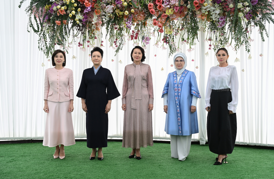 Beş ölkənin birinci xanımları Bişkekdə əl işləri sərgisində - FOTOLAR 5 4