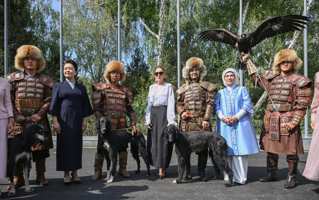 birinci-xanimlarin-biskekden-maraqli