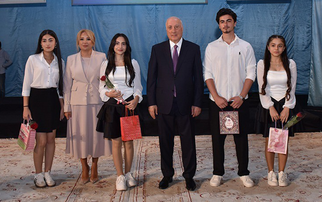 zakir-ferecov-yuksek-bal-toplayan-mezunlarla-gorusdu