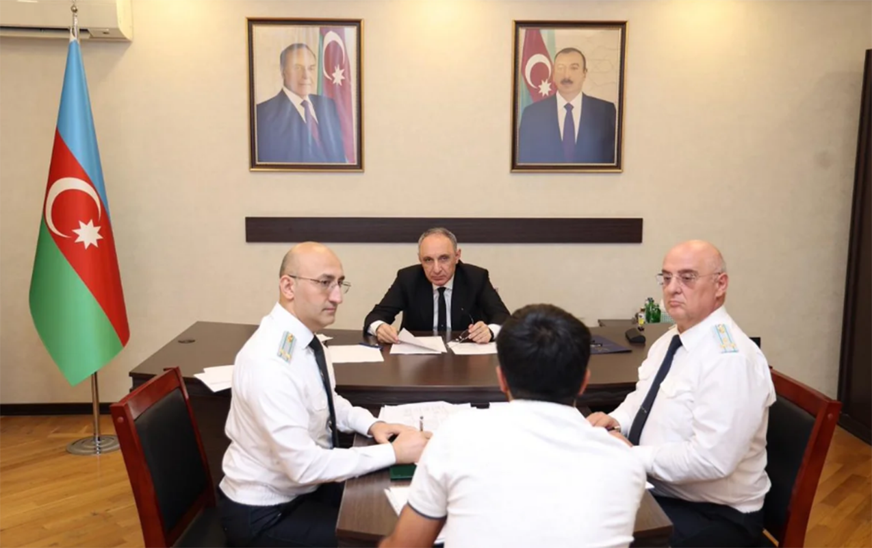 kamran-eliyev-vetendaslari-qebul-etdi