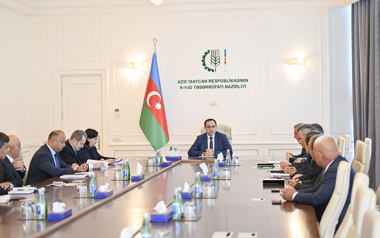 nazir-emekdaslarina-dovlet-qullugunda-ferqlenmeye-gore-medal-ve-vesiqeleri-teqdim-etdi