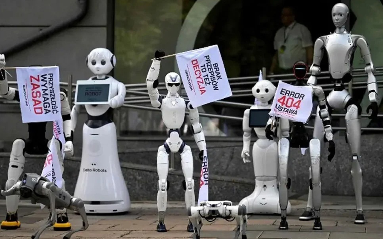 bu-defe-robotlar-etiraz-aksiyasi-kecirdi