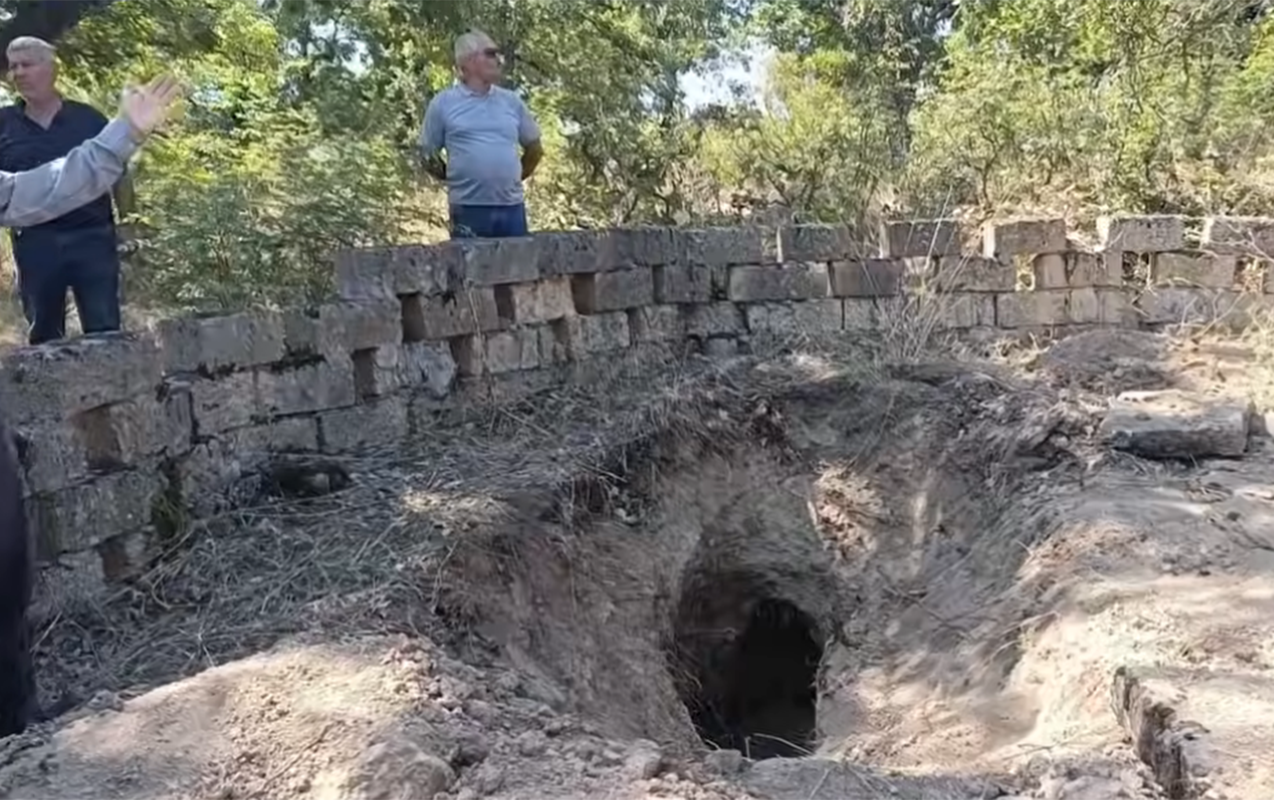 1300-ile-yaxin-yasi-olan-qebiristanligimizi-dagidiblar