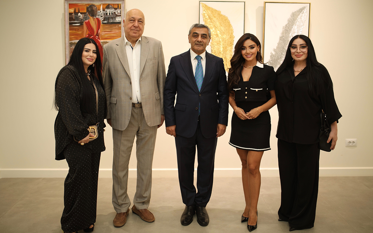 ressam-sara-memmedlinin-ferdi-sergisi-kecirildi
