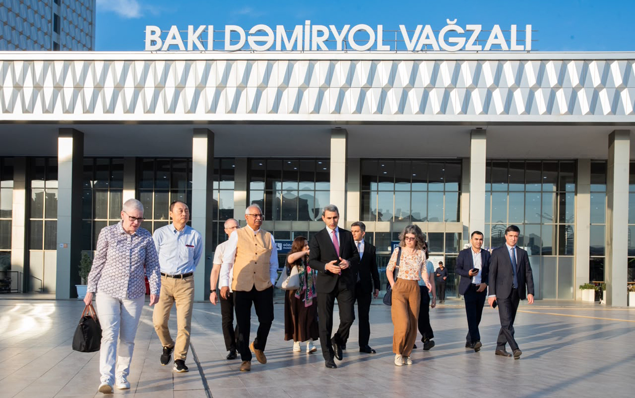 asiya-inkisaf-bankinin-direktorlar-surasinin-uzvleri-ady-de