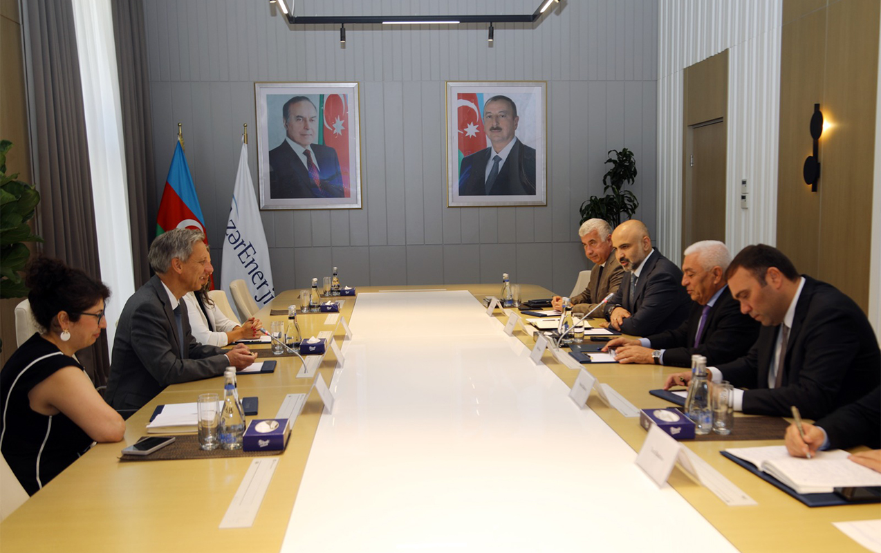 azerenerji-ve-totalenergies-arasinda-emekdasliq-meseleleri-muzakire-olunub