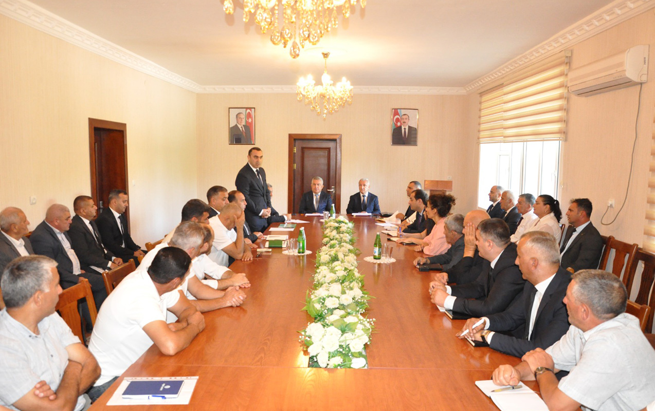 sabranda-fermerler-ve-sahibkarlarla-genis-terkibli-musavire-kecirildi