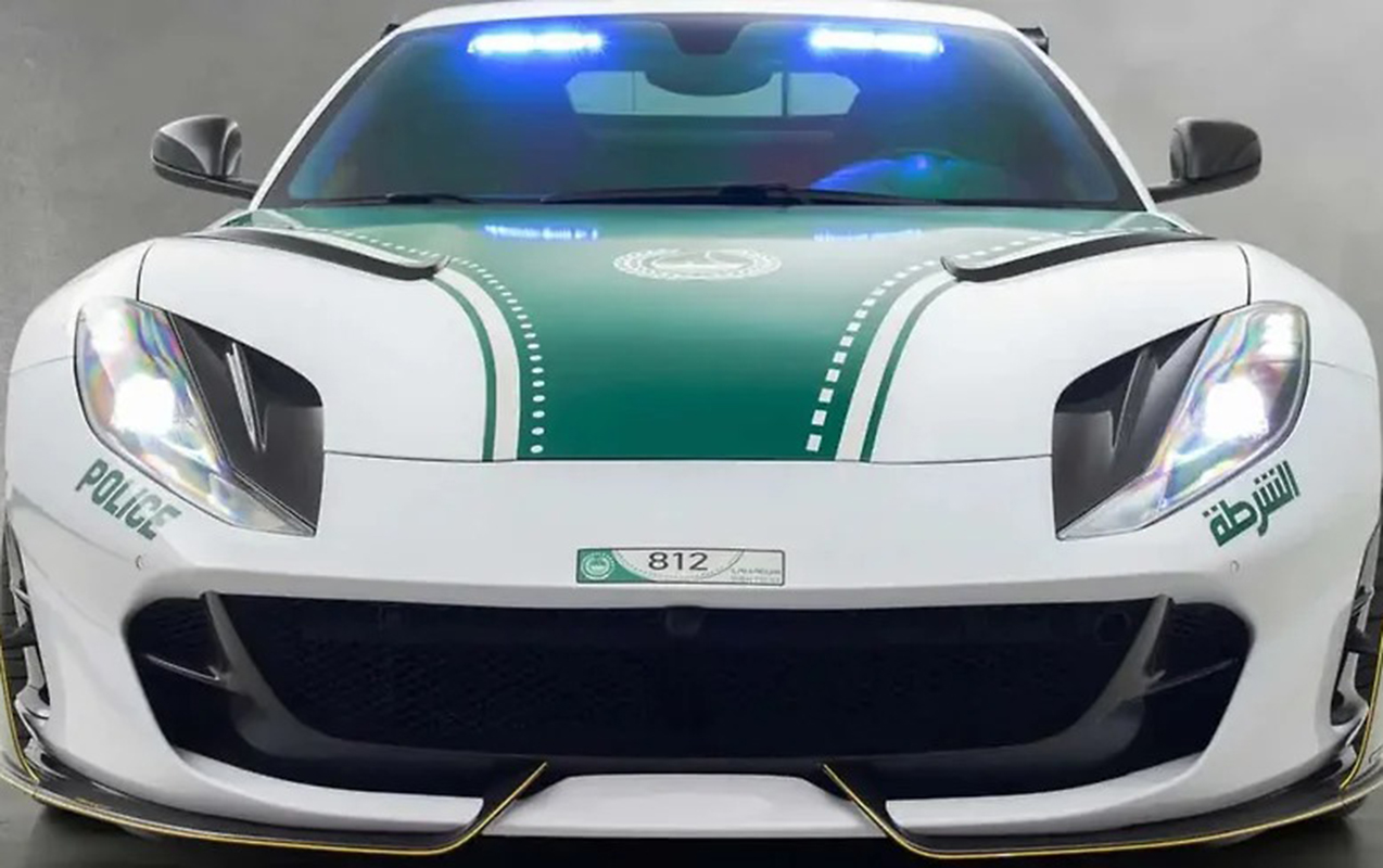 dubay-polisinin-istifadesine-yeni-luks-avtomobiller-verildi