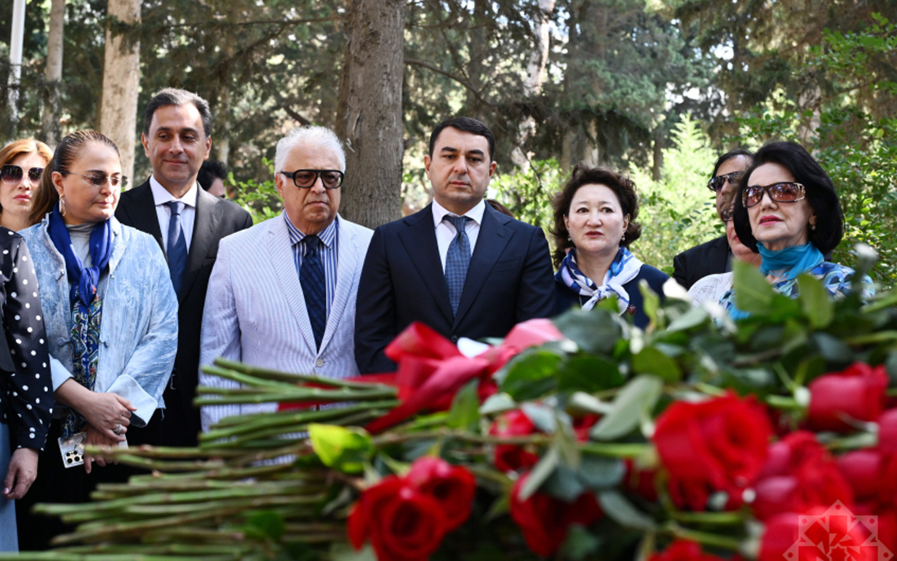 uzeyir-hacibeyli-azerbaycan-musiqi-irsinde-silinmez-iz-qoyub