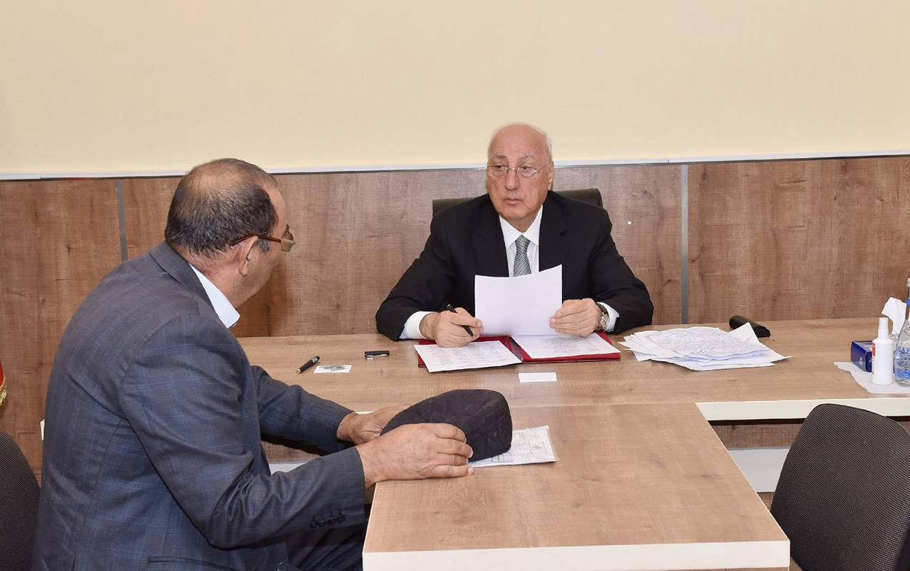 zakir-ferecov-seyyar-qebulda-vetendaslarin-muracietlerini-dinledi