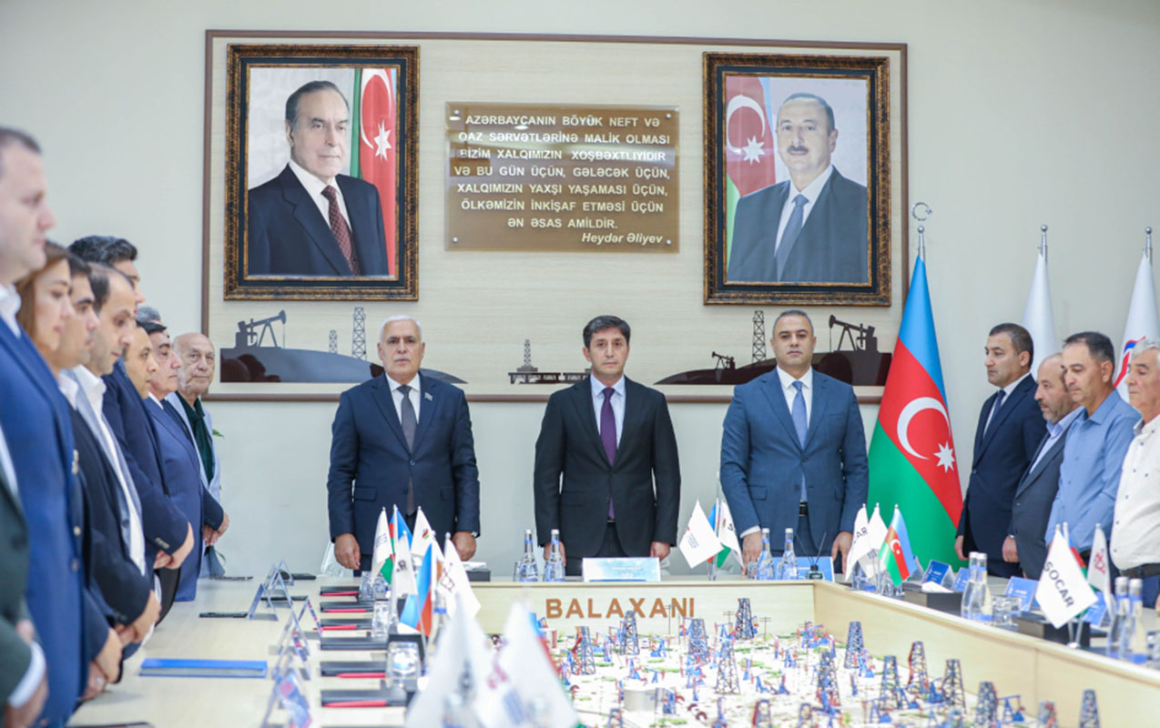 balaxani-neftcileri-pese-gunleri-munasibeti-ile-mukafatlandirildi