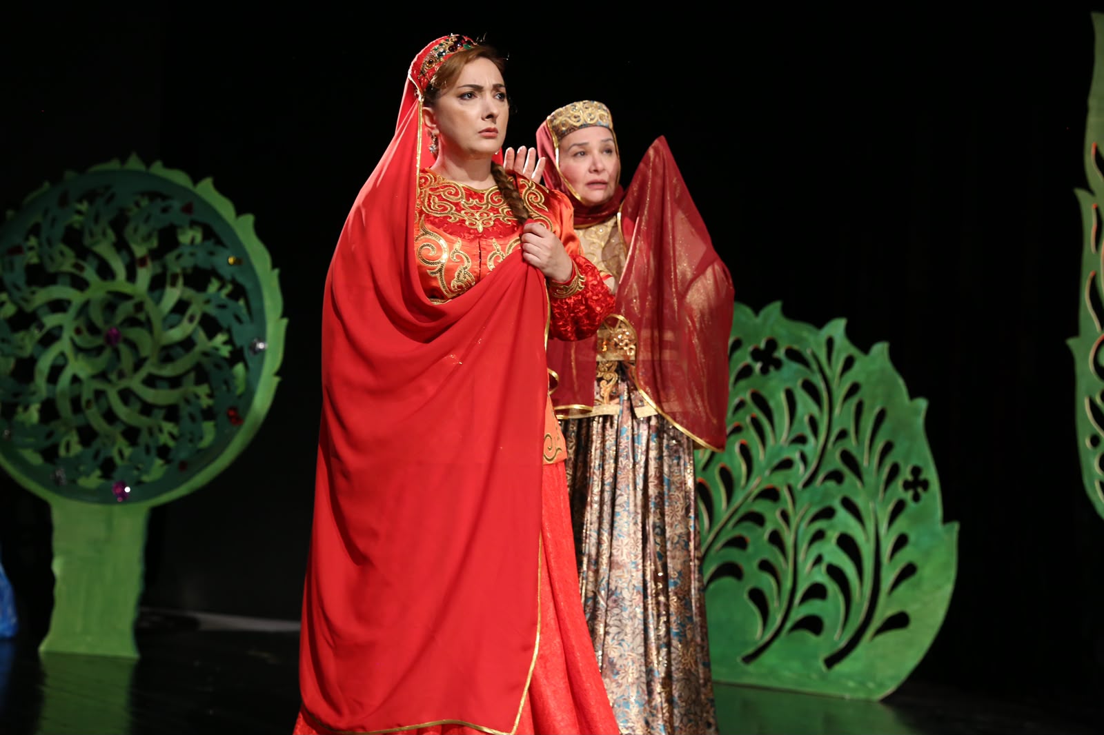 genc-tamasacilar-teatrinda-movsumun-acilisi-anslaqla-kecdi
