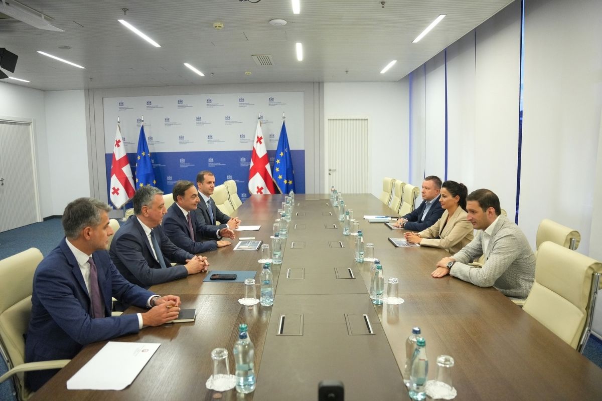 pasa-real-estate-qrup-gurcustandaki-layihesi-ile-bagli-olkenin-iqtisadiyyat-ve-davamli-inkisaf-naziri-ile-muzakireler-aparib
