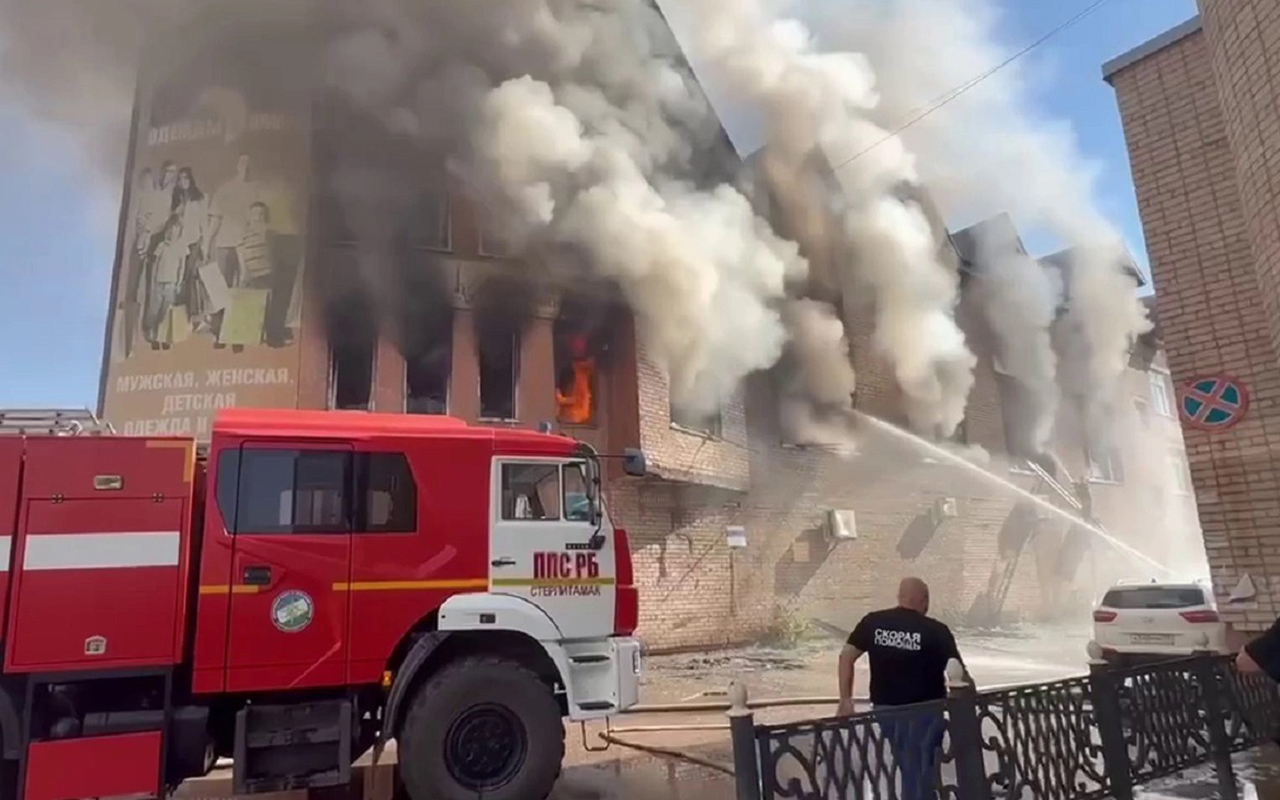 rusiyada-ticaret-merkezinde-yangin-4-olu
