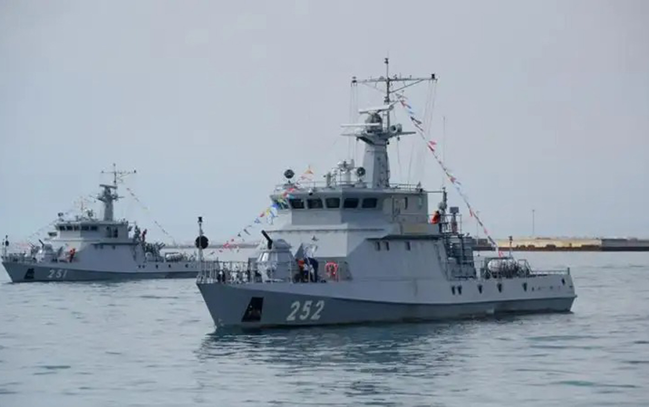 xezerde-qazaxistanin-19-herbcisini-dalga-aparib