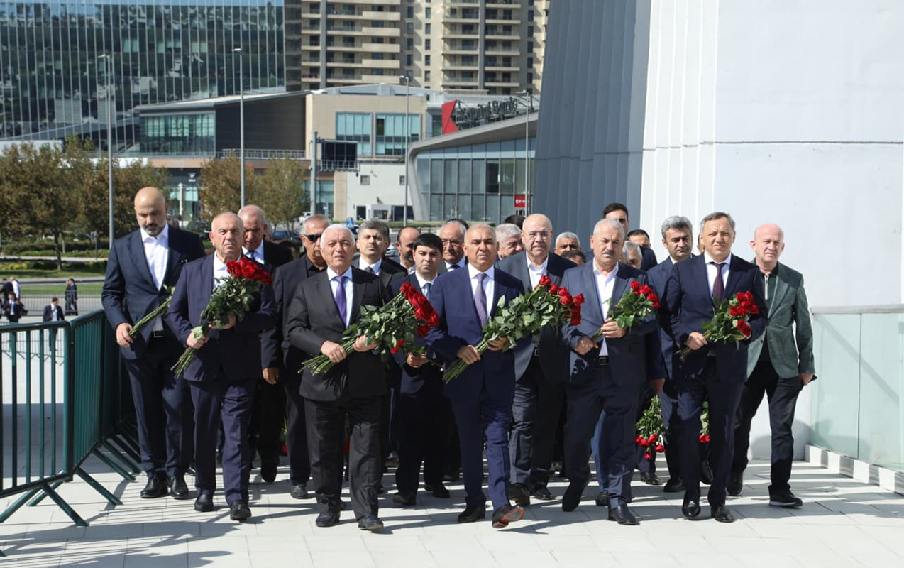 azerenerji-ve-azerisiq-rehberliyi-sehidlerin-xatiresini-andi