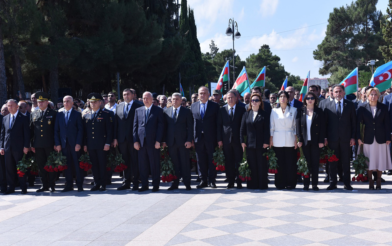 sumqayitda-sehidlerin-xatiresi-ehtiramla-yad-edildi