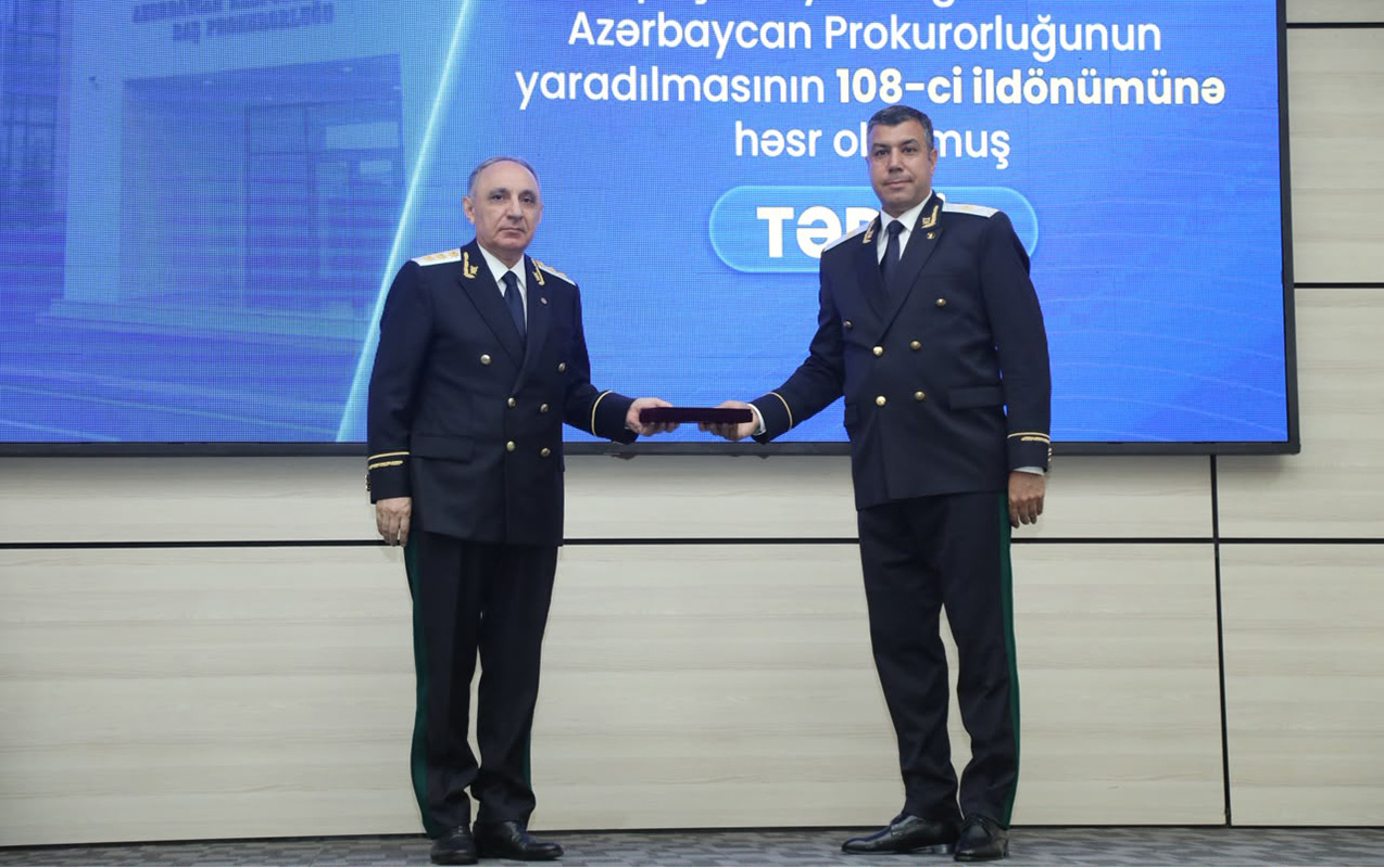 kamran-eliyev-ali-xususi-ve-ali-herbi-rutbeleri-teqdim-etdi