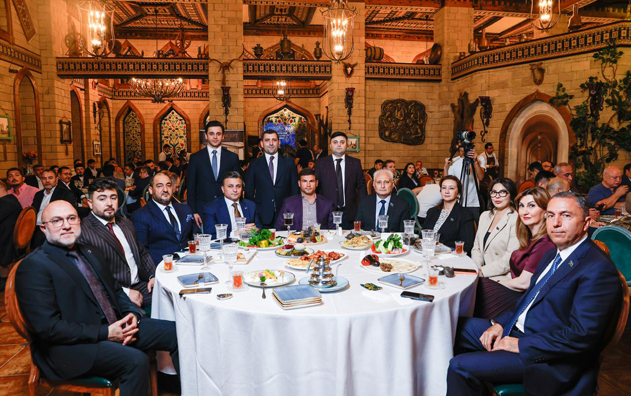 dovlet-ve-ozel-sektor-emekdasliginda-sahibkarlarin-rolu-muzakire-olundu