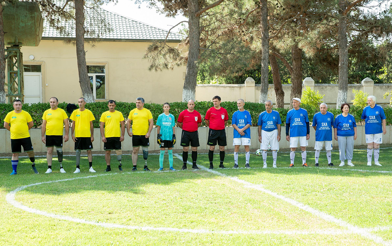 ahillarla-qaziler-arasinda-futbol-yarisi-kecirildi