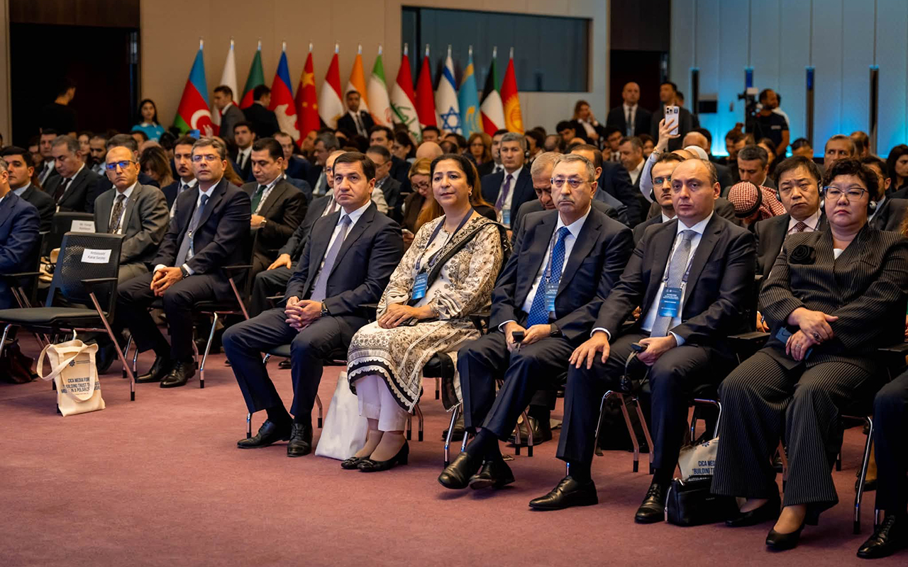 bakida-aqem-media-forumu-kecirilib