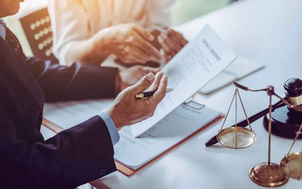 bu-sexslere-pulsuz-huquqi-yardim-gosterilecek