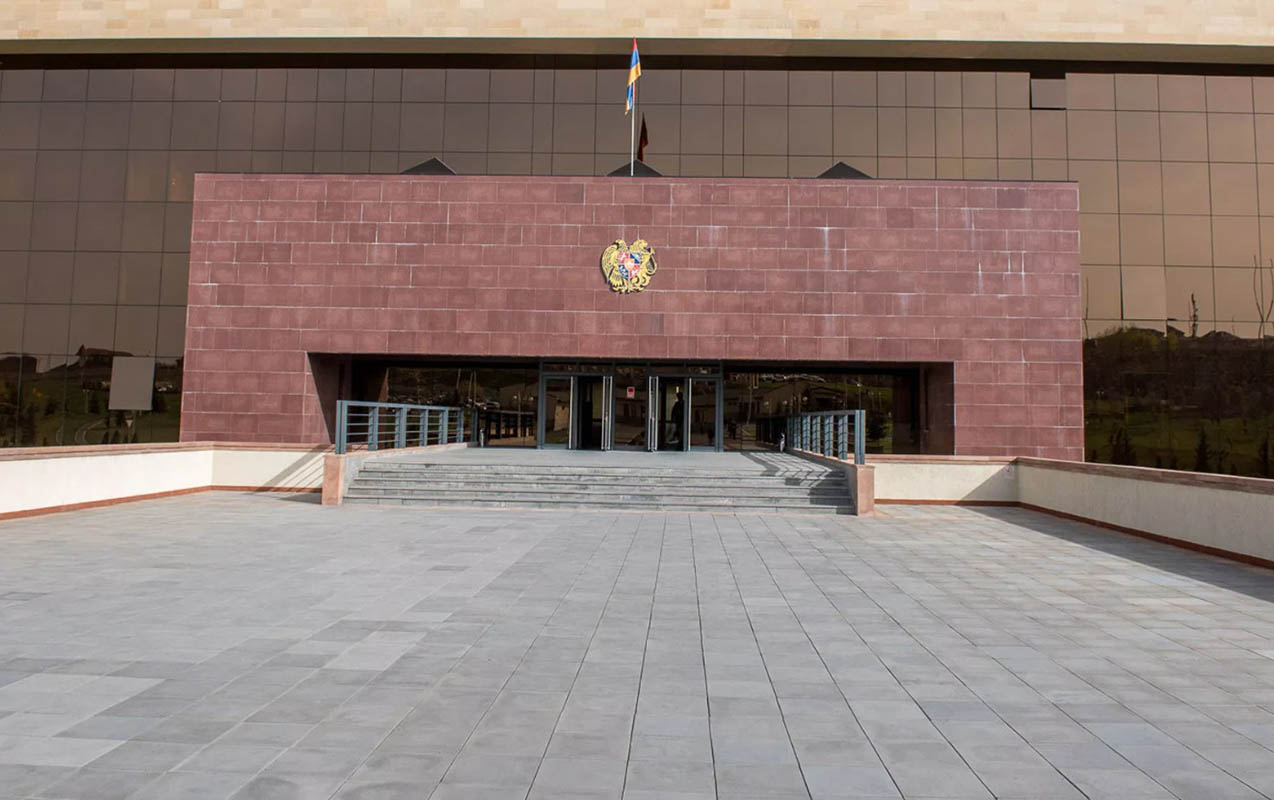 serheddeki-hadiseden-sonra-ermenistan-mn-de-istefalar-gozlenilir