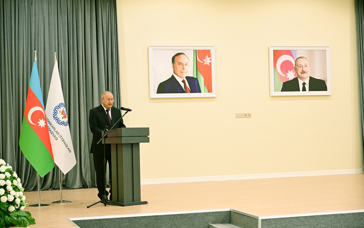 umumdunya-layiqli-emek-gunu-ile-elaqedar-tedbir-kecirilib