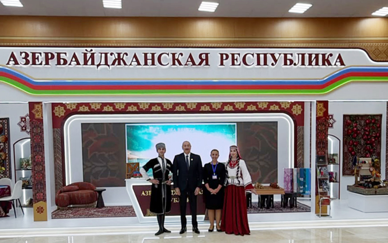ilham-eliyev-mdb-nin-istirakci-olkelerinin-milli-stendleri-ile-tanis-olub
