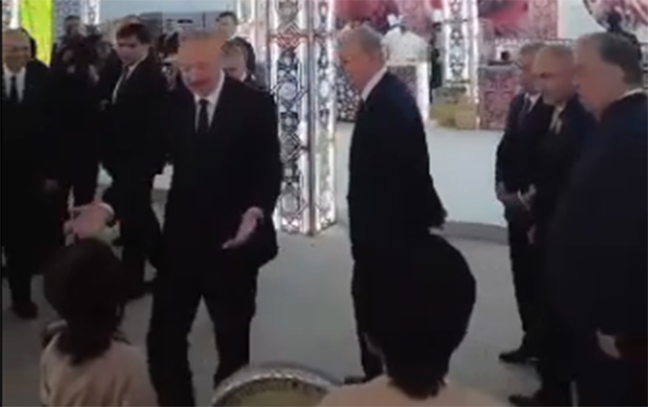 turkmenistanda-prezidentle-usaqlarin-semimi-goruntusu