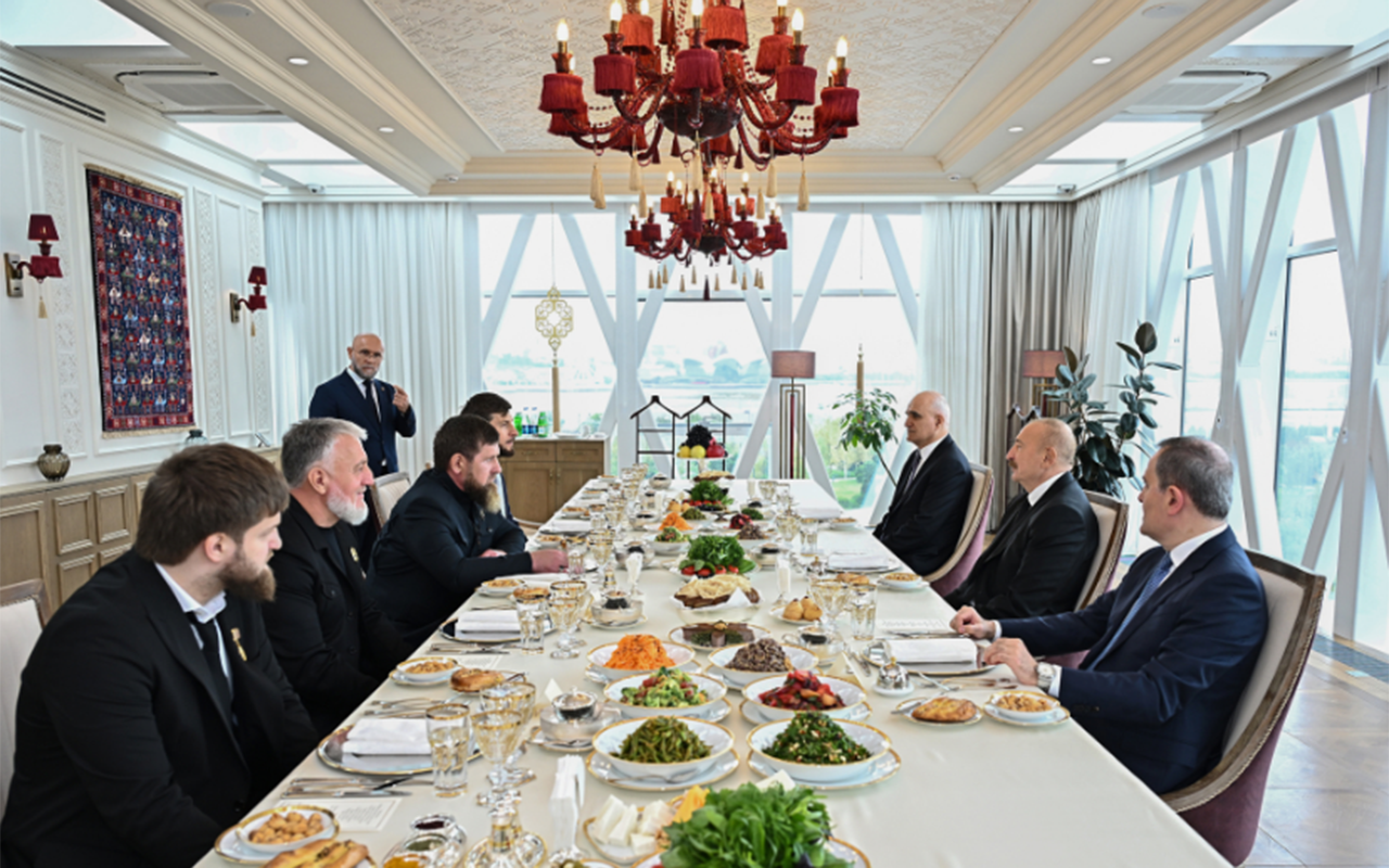 ilham-eliyev-kadirovla-birge-nahar-edib