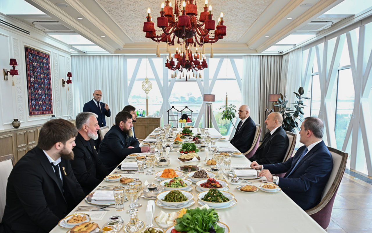ilham-eliyev-kadirovla-birge-nahar-edib
