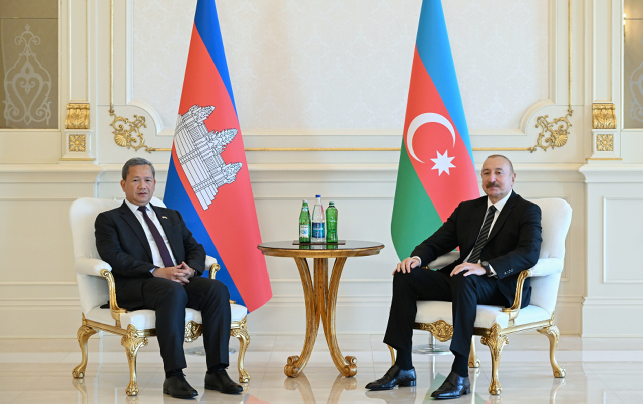 ilham-eliyevle-kambocanin-bas-naziri-mehdud-terkibde-gorusdu