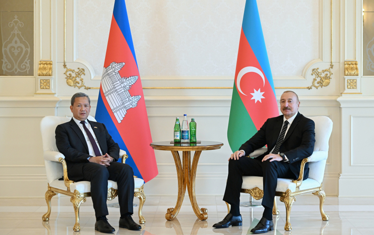 ilham-eliyevle-kambocanin-bas-naziri-mehdud-terkibde-gorusdu