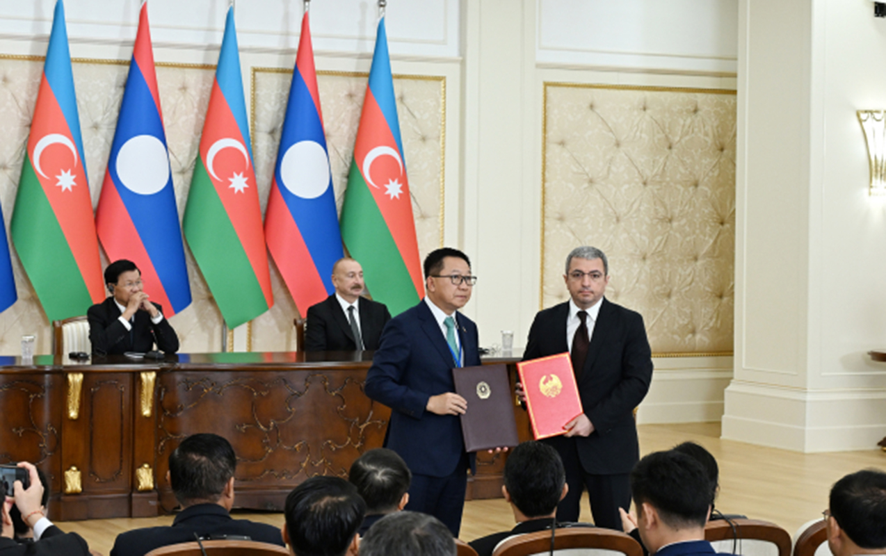 azerbaycan-laos-senedleri-mubadile-edildi