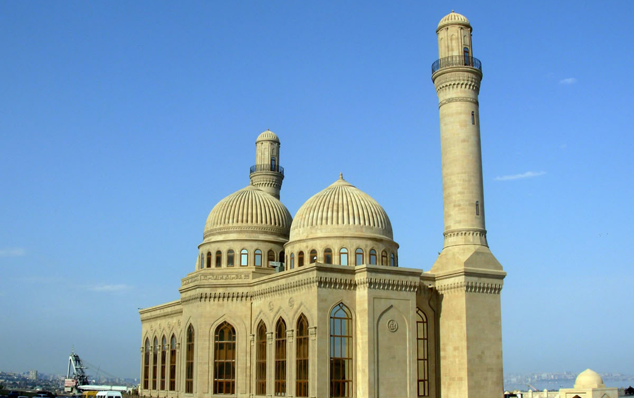 azerbaycanda-islama-munasibetin-subhe-altina-alinmasi-teessuf-dogurur