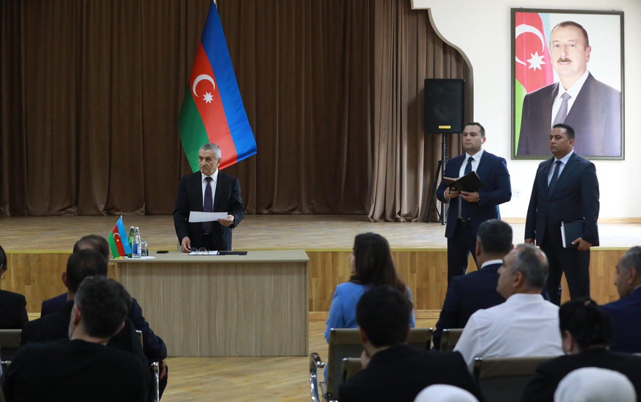adil-veliyev-mastagada-sagird-ve-valideynlerle-gorusdu