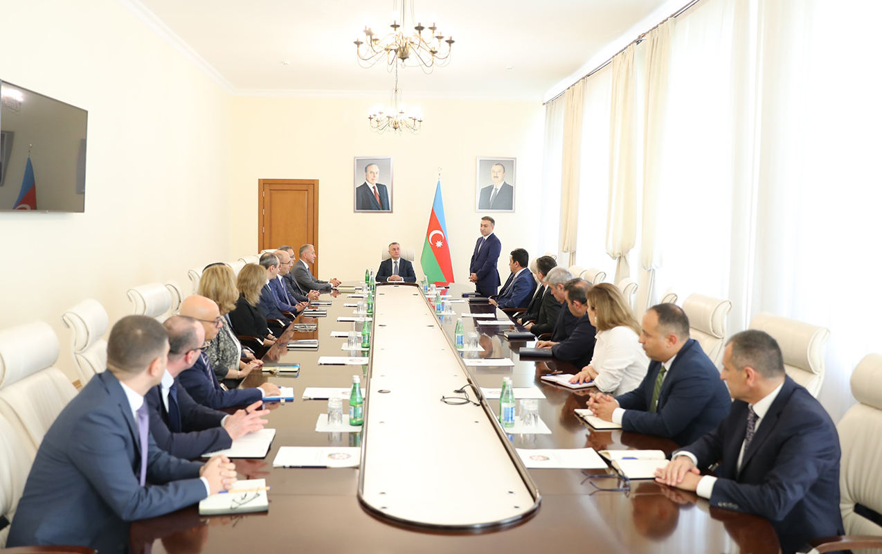 anar-bayramovu-kollektive-teymur-musayev-teqdim-etdi