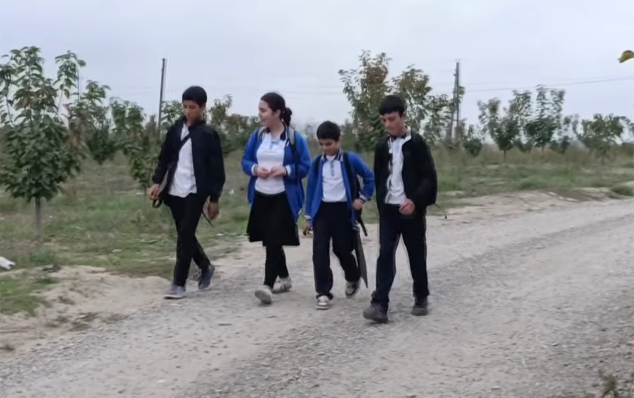 derse-getmek-ucun-her-gun-kilometrlerle-yol-yeriyirler