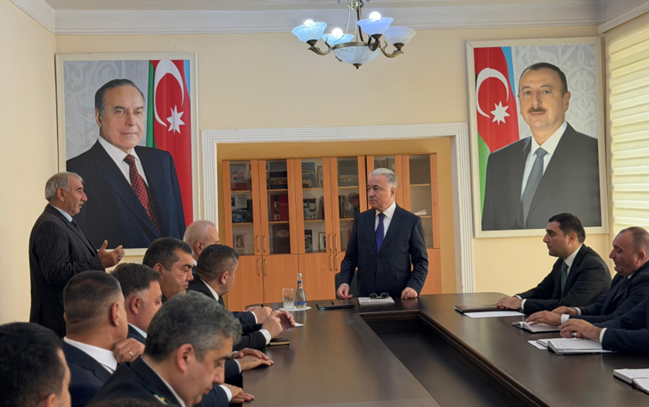 yeni-icra-bascisi-kollektive-teqdim-olundu