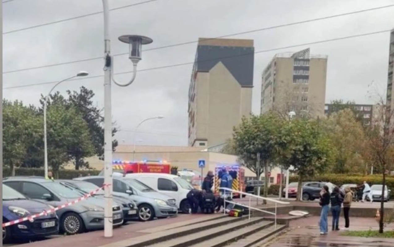 fransada-namelum-sexs-insanlara-ates-acdi