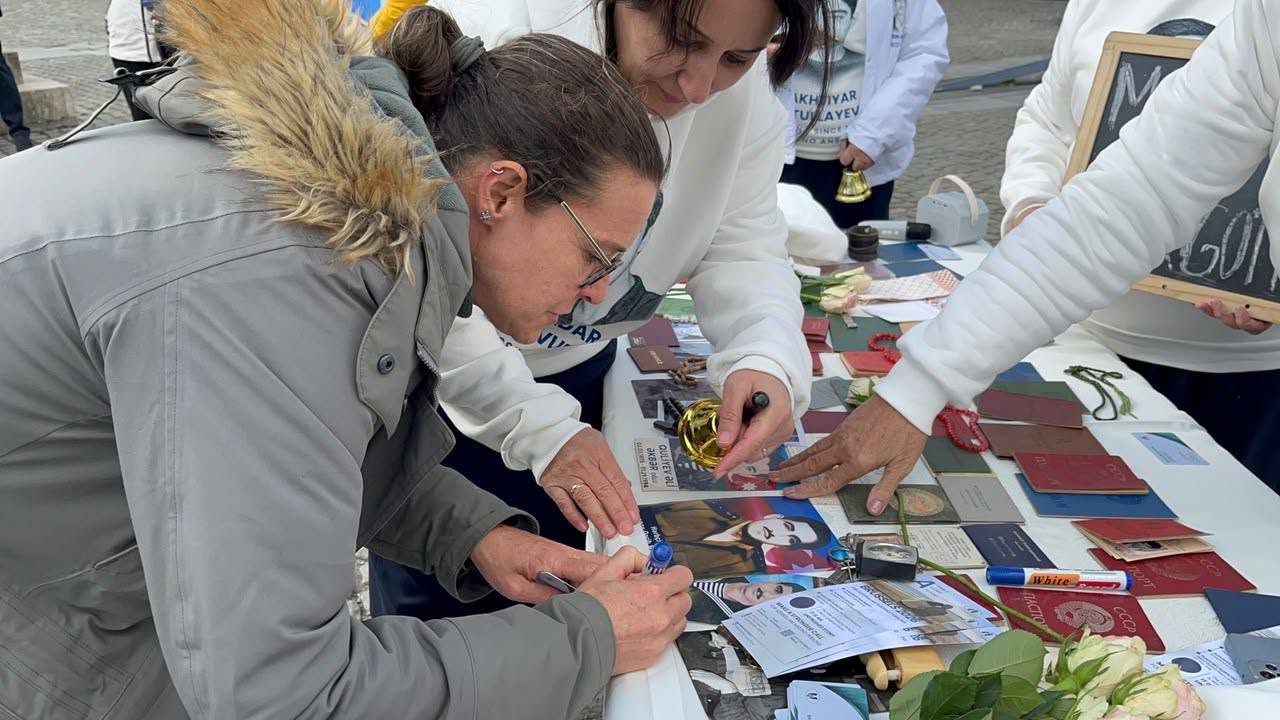 Azərbaycanlı itkin ailələri Brüsseldə silsilə dinc aksiyalar keçirib - Fotolar