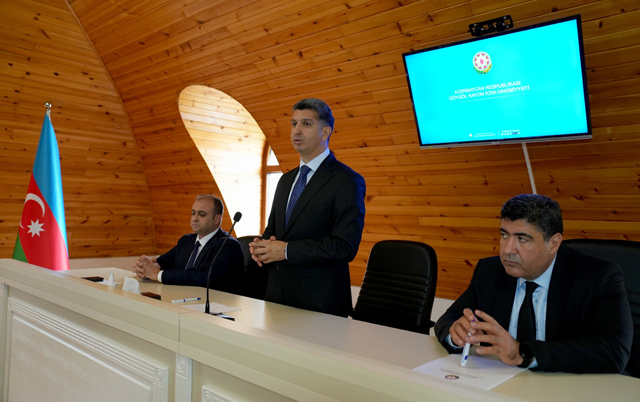 goygolde-qesebe-ve-kendlerde-sakinlerle-gorusler-kecirilir