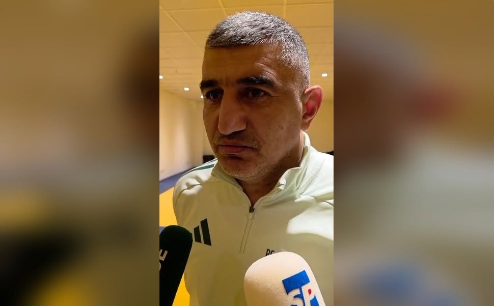 futbolcular-ac-qarina-mesqe-gelirler