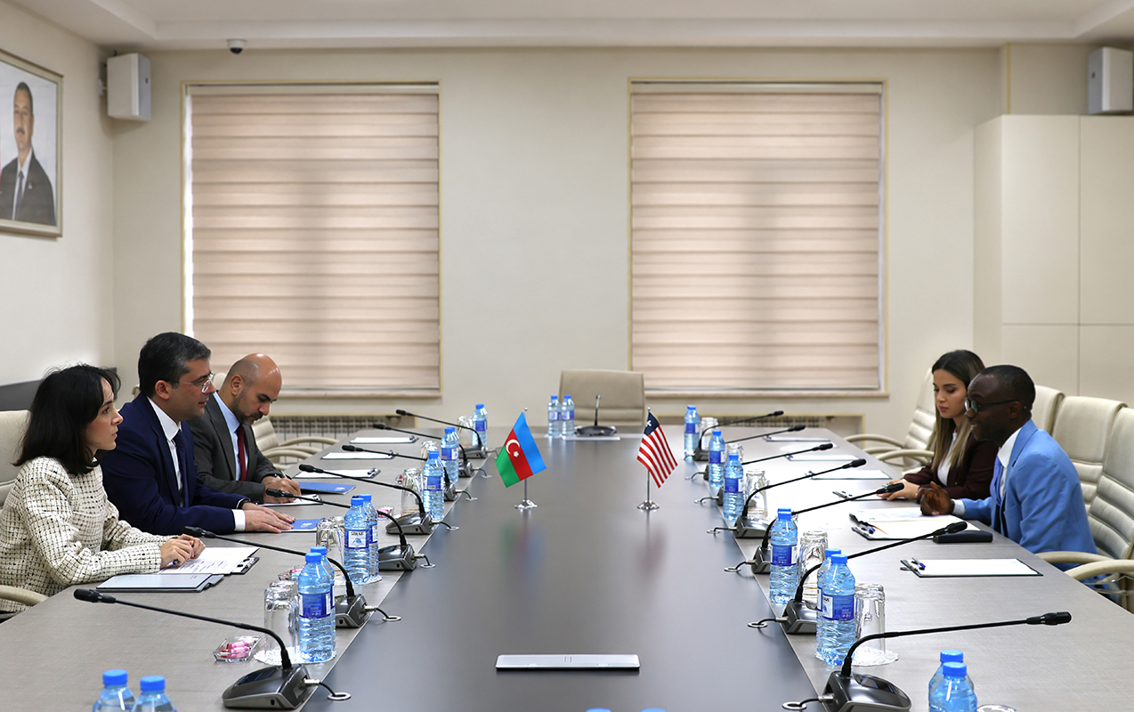 media-ve-yayim-surasinda-nat-bayjay-ile-ikiterefli-gorus