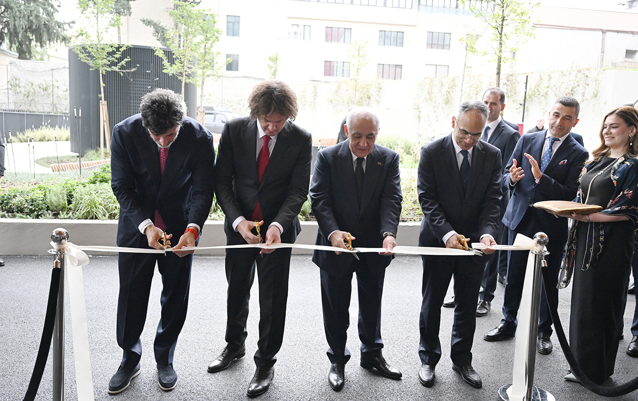 eli-esedov-ve-kobaxidze-art-riverfront-hotel-tbilisinin-acilisinda