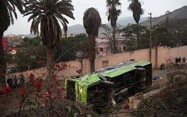 turistleri-dasiyan-avtobus-asdi